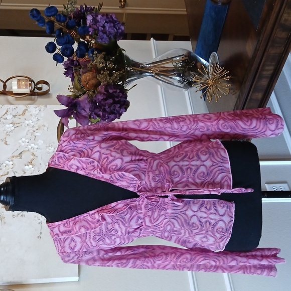 Wild Fable Pink Semi Sheer Geometric Print Long Sleeves Blouse. XS - Picture 7 of 17